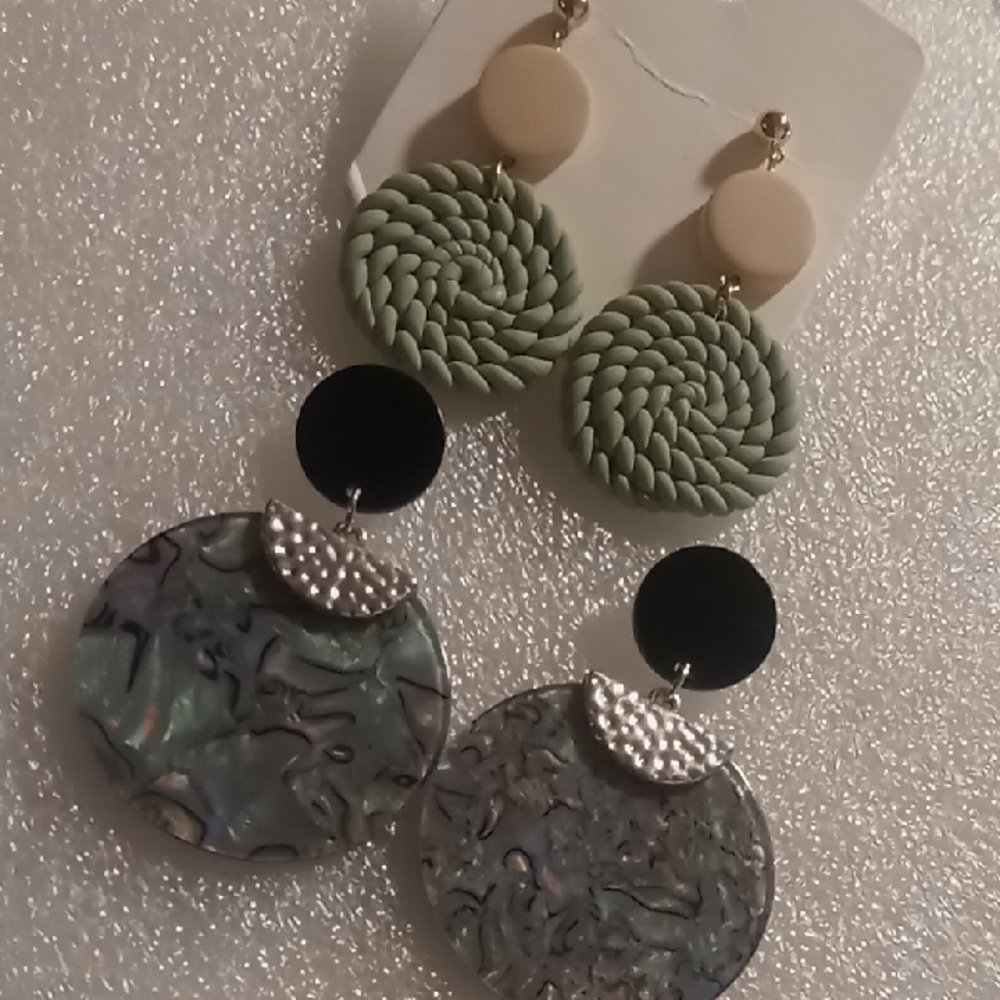 Elegant Multicolor Dangle Earrings X2